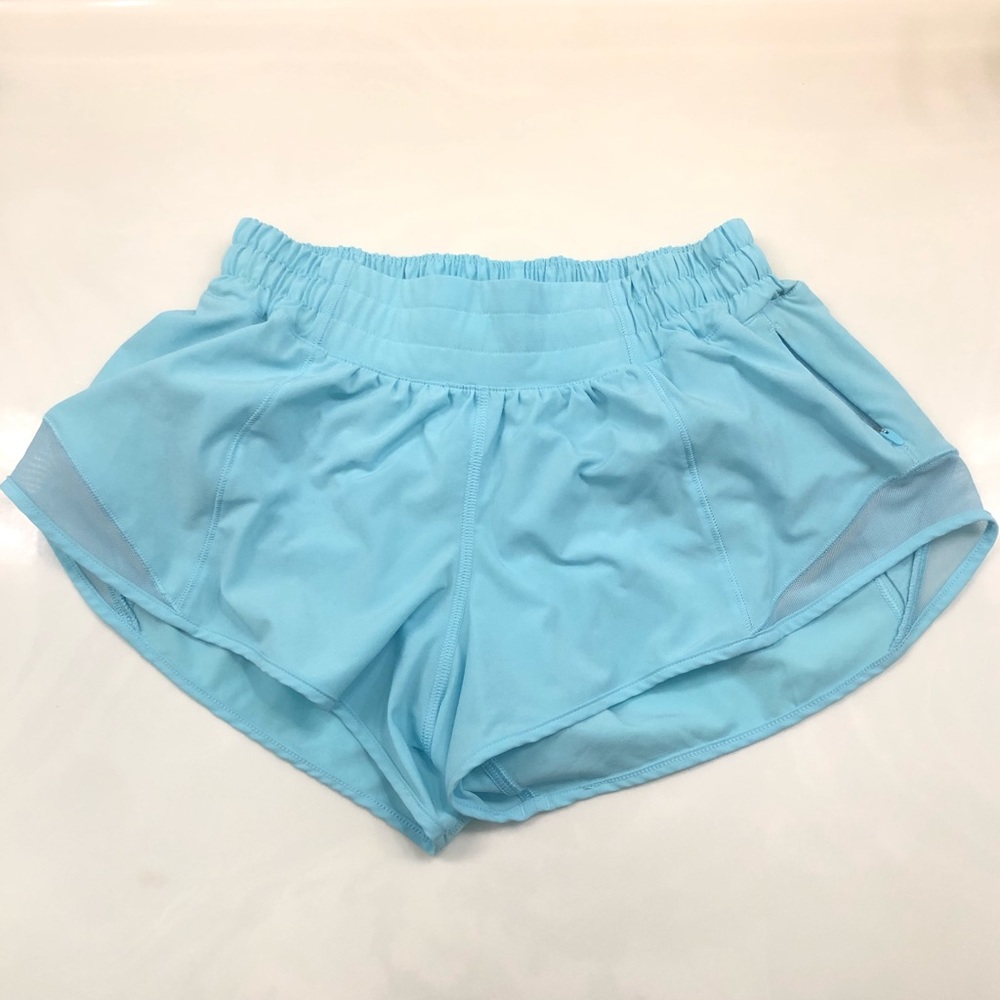 Lululemon Hotty Hot Low-Rise Lined Short 2.5”